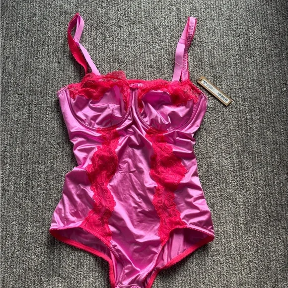NWT SKIMS STRETCH SATIN LACE BRIEF BODYSUIT - Picture 2 of 3